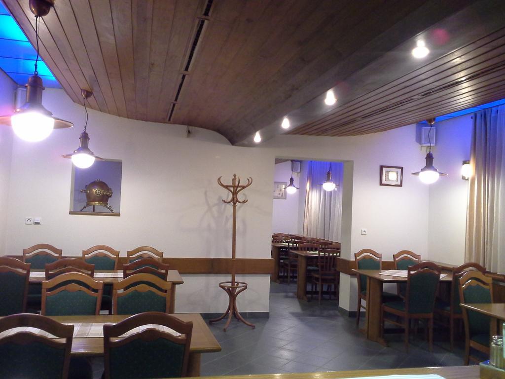 Hotel Laguna Ceske Budejovice Ngoại thất bức ảnh