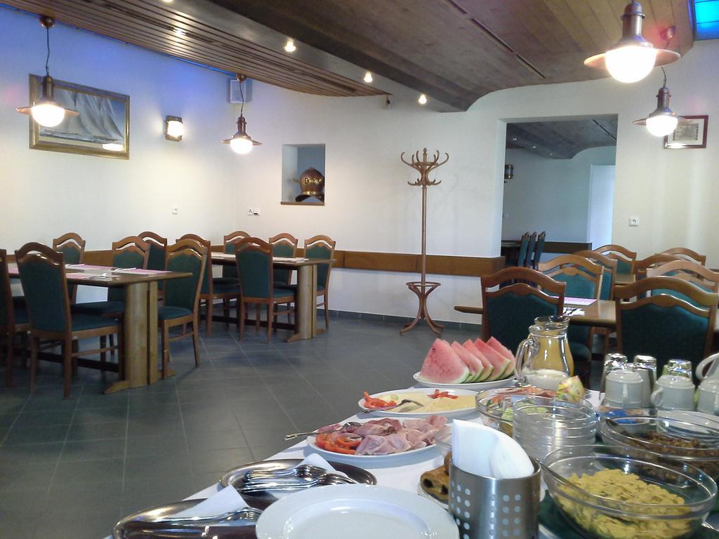 Hotel Laguna Ceske Budejovice Ngoại thất bức ảnh